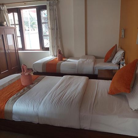 פוקהרה Blue Planet Lodge & Restaurant מראה חיצוני תמונה