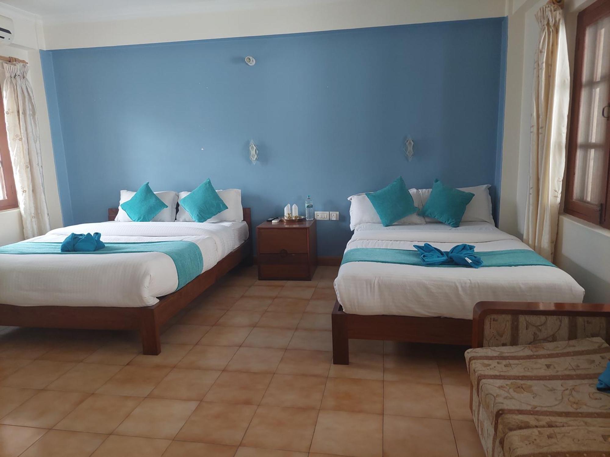פוקהרה Blue Planet Lodge & Restaurant מראה חיצוני תמונה
