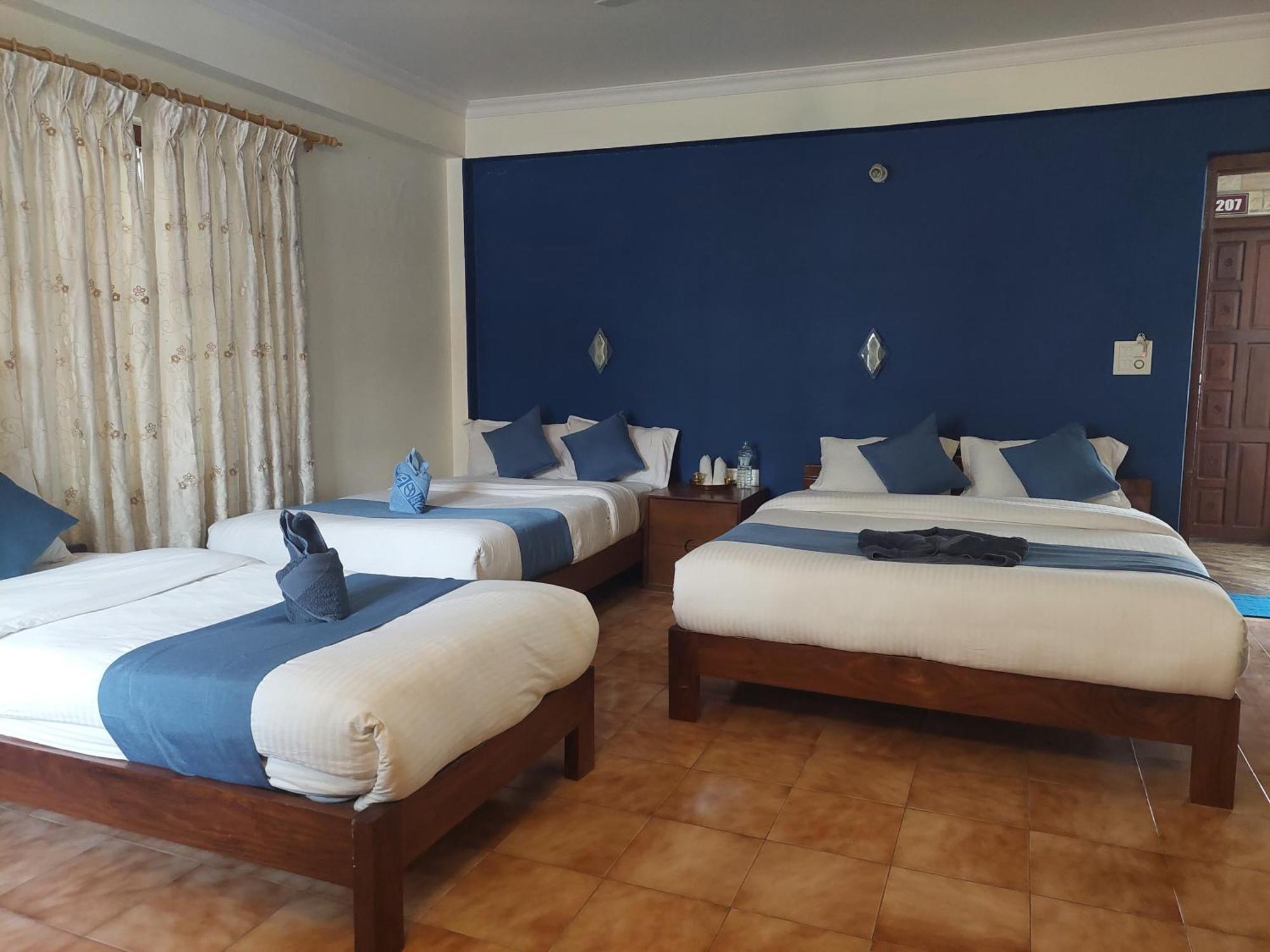 פוקהרה Blue Planet Lodge & Restaurant מראה חיצוני תמונה