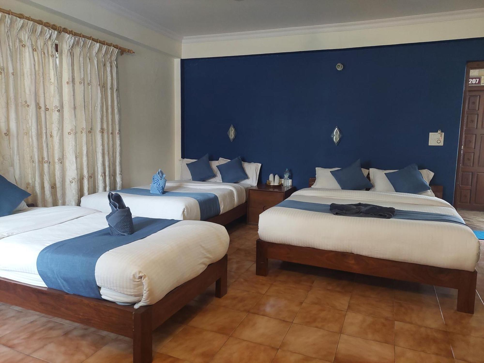 פוקהרה Blue Planet Lodge & Restaurant מראה חיצוני תמונה