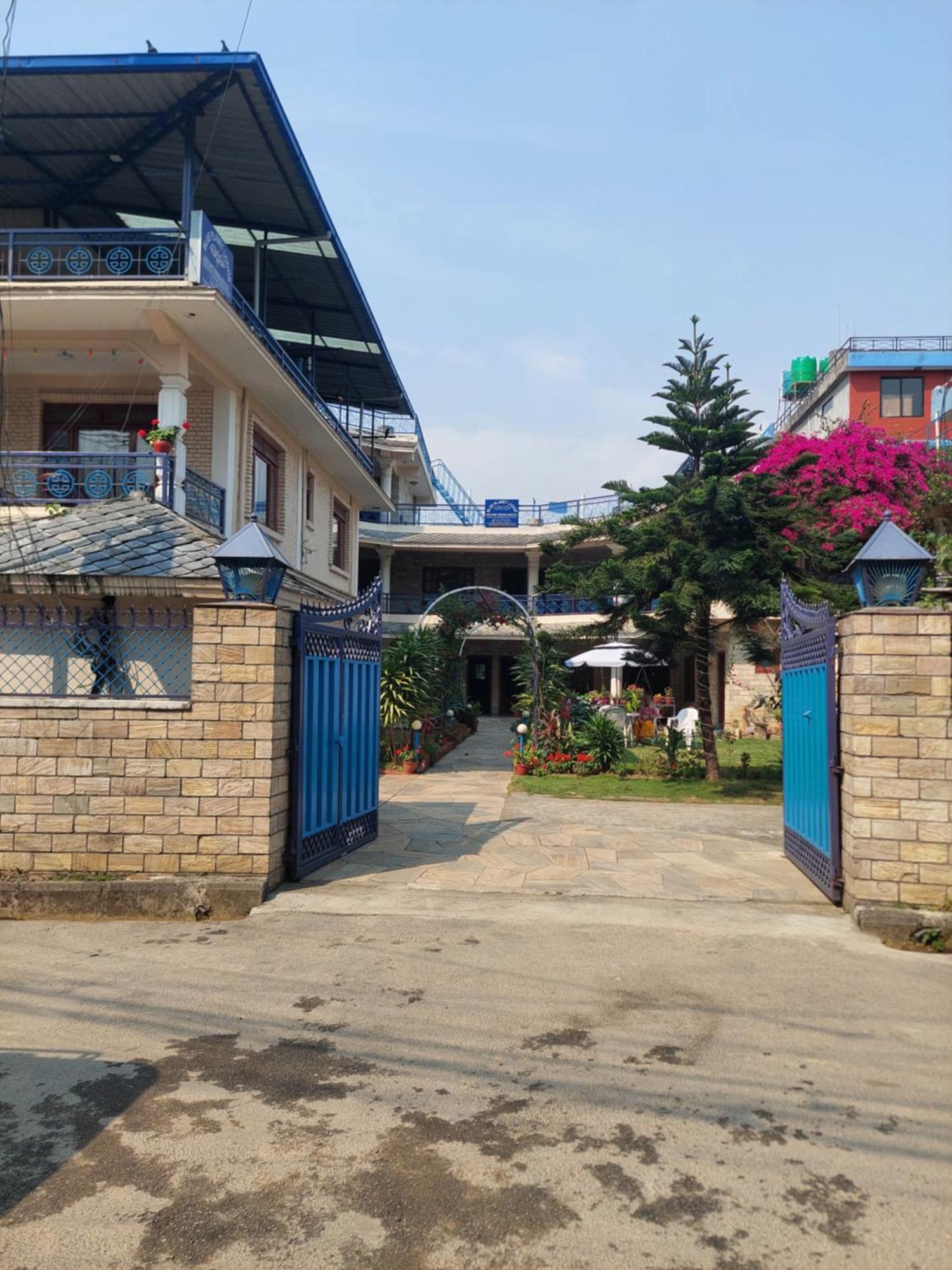 פוקהרה Blue Planet Lodge & Restaurant מראה חיצוני תמונה